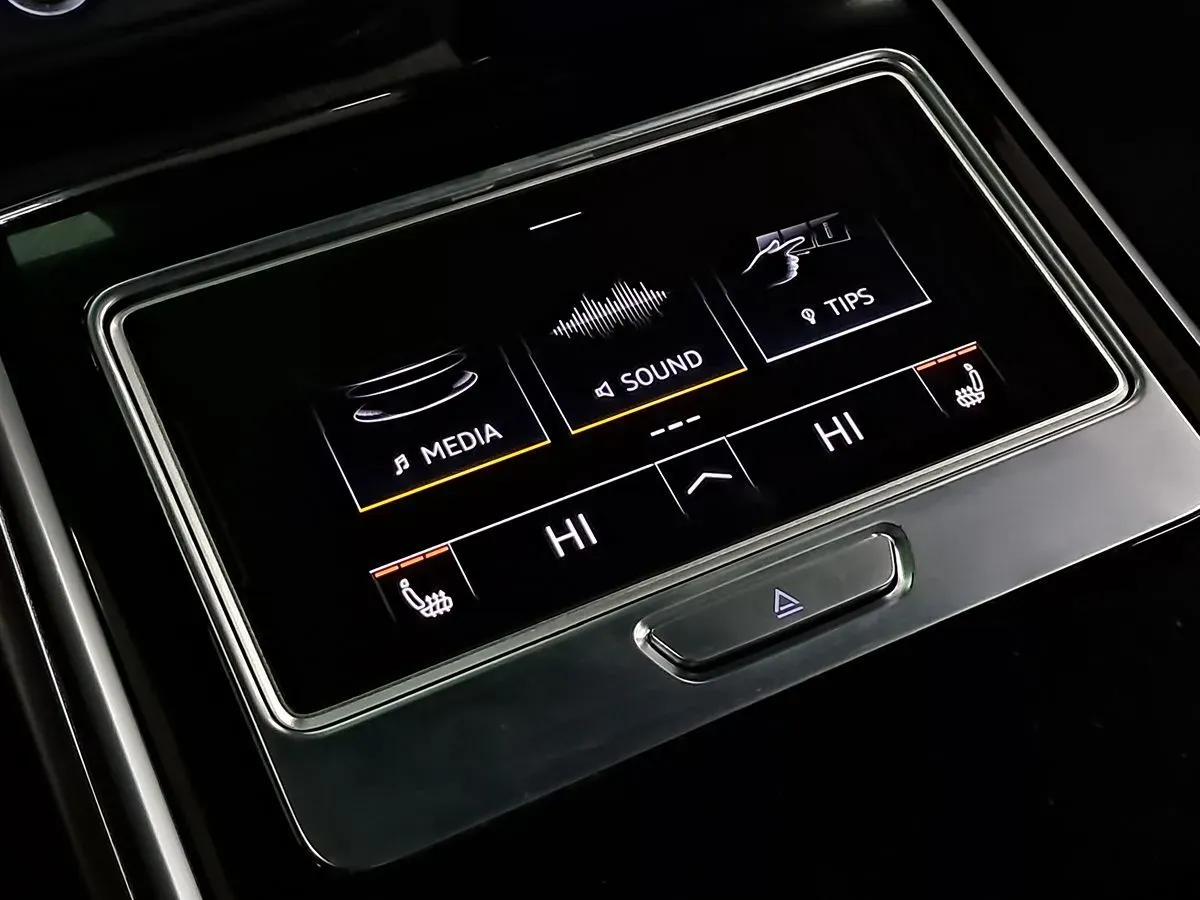 Audi A8 photo 58