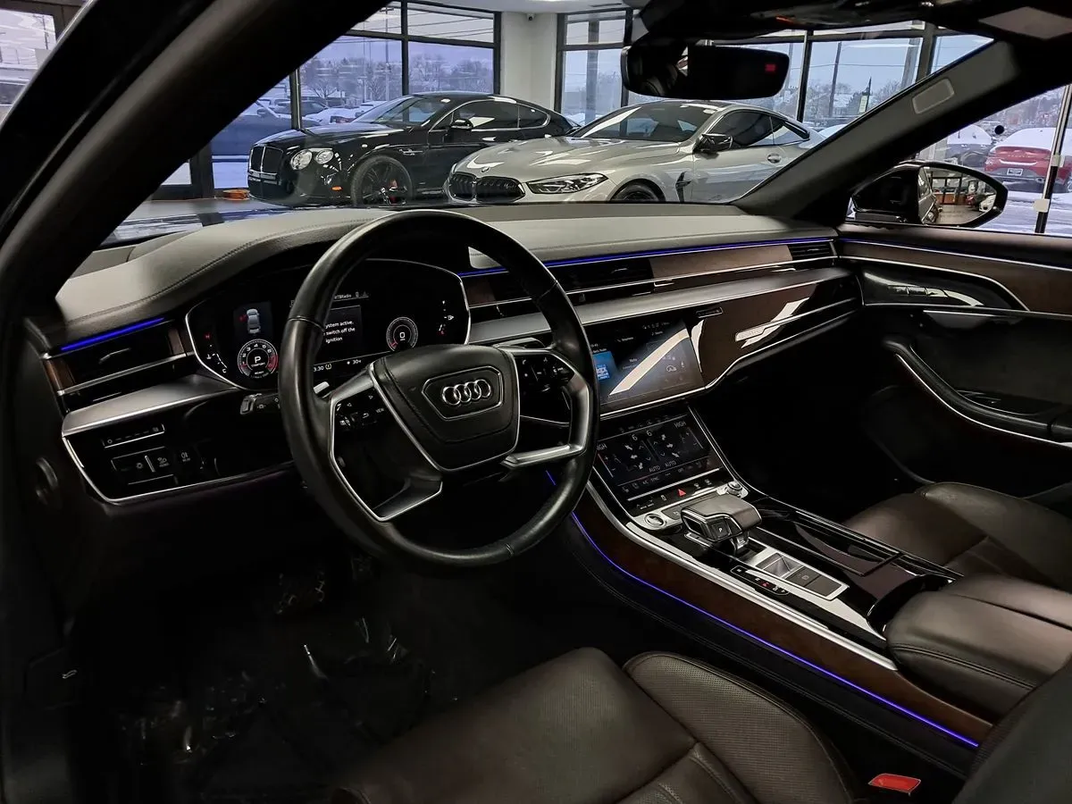 Audi A8 photo 10