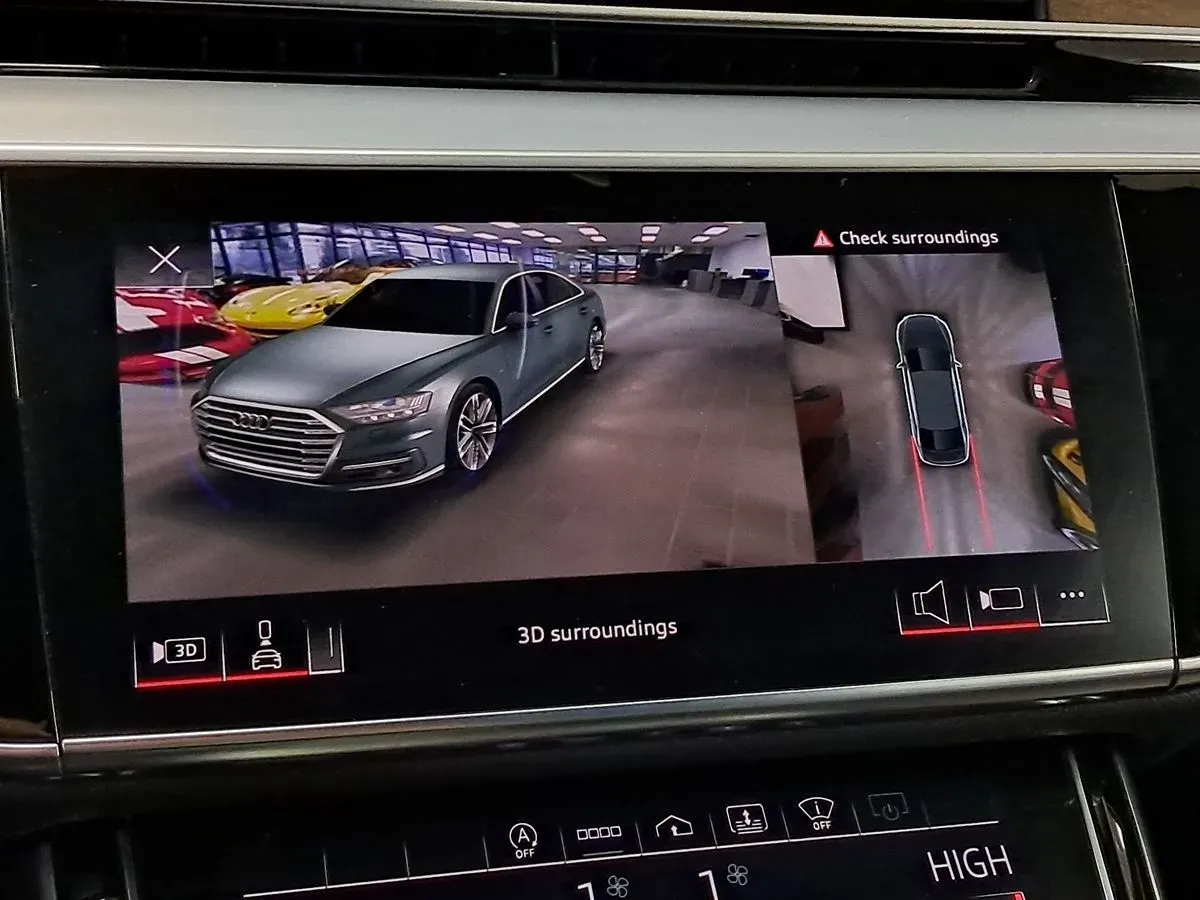 Audi A8 photo 20