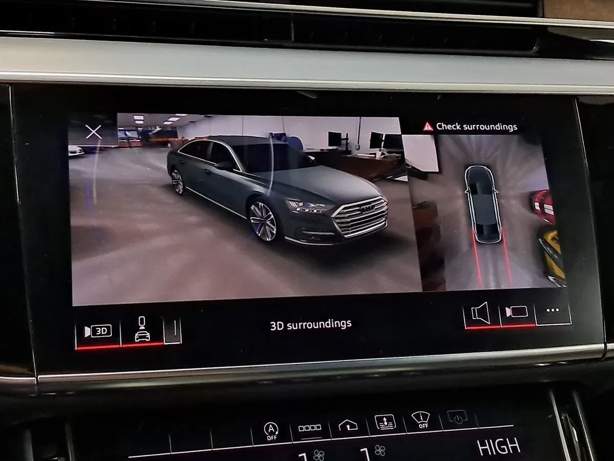 Audi A8 photo 22