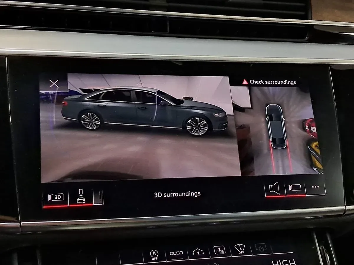 Audi A8 photo 23