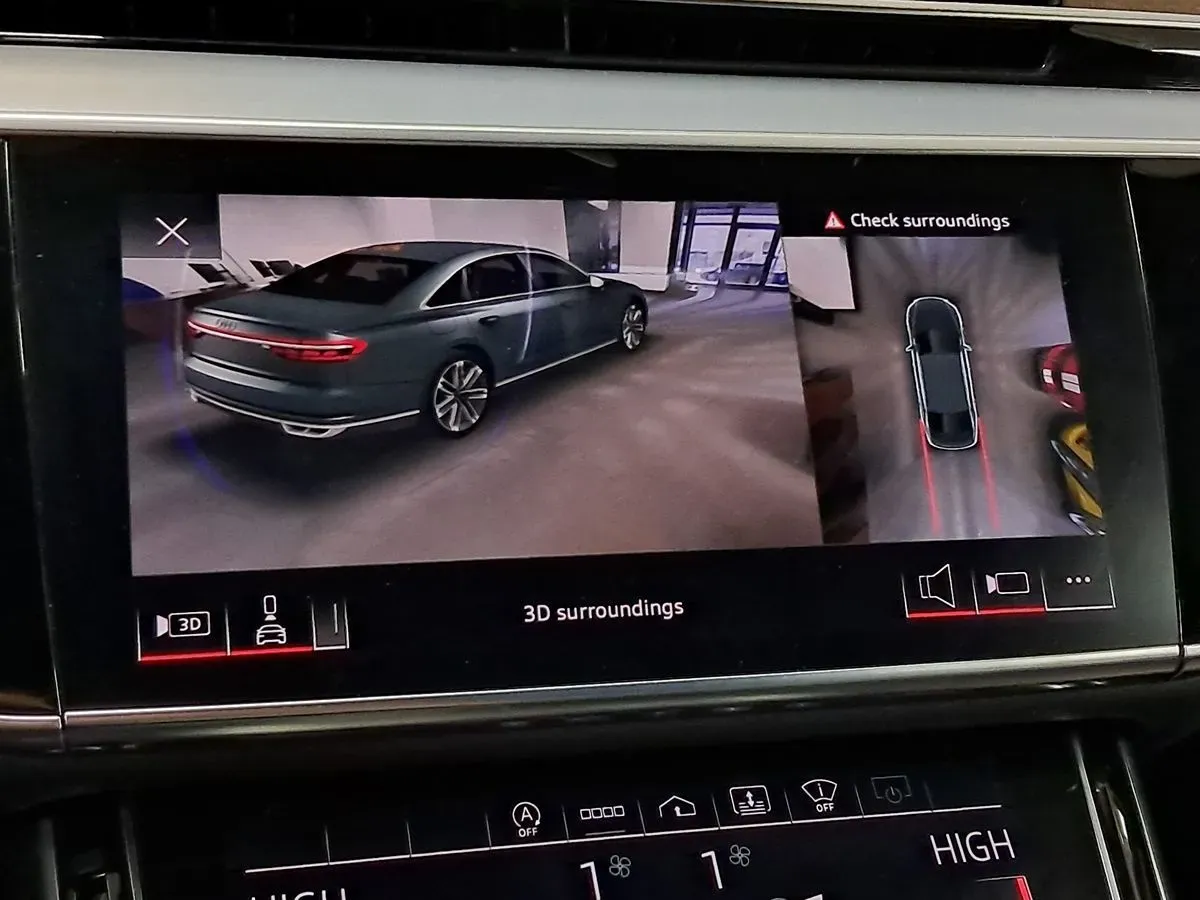 Audi A8 photo 24