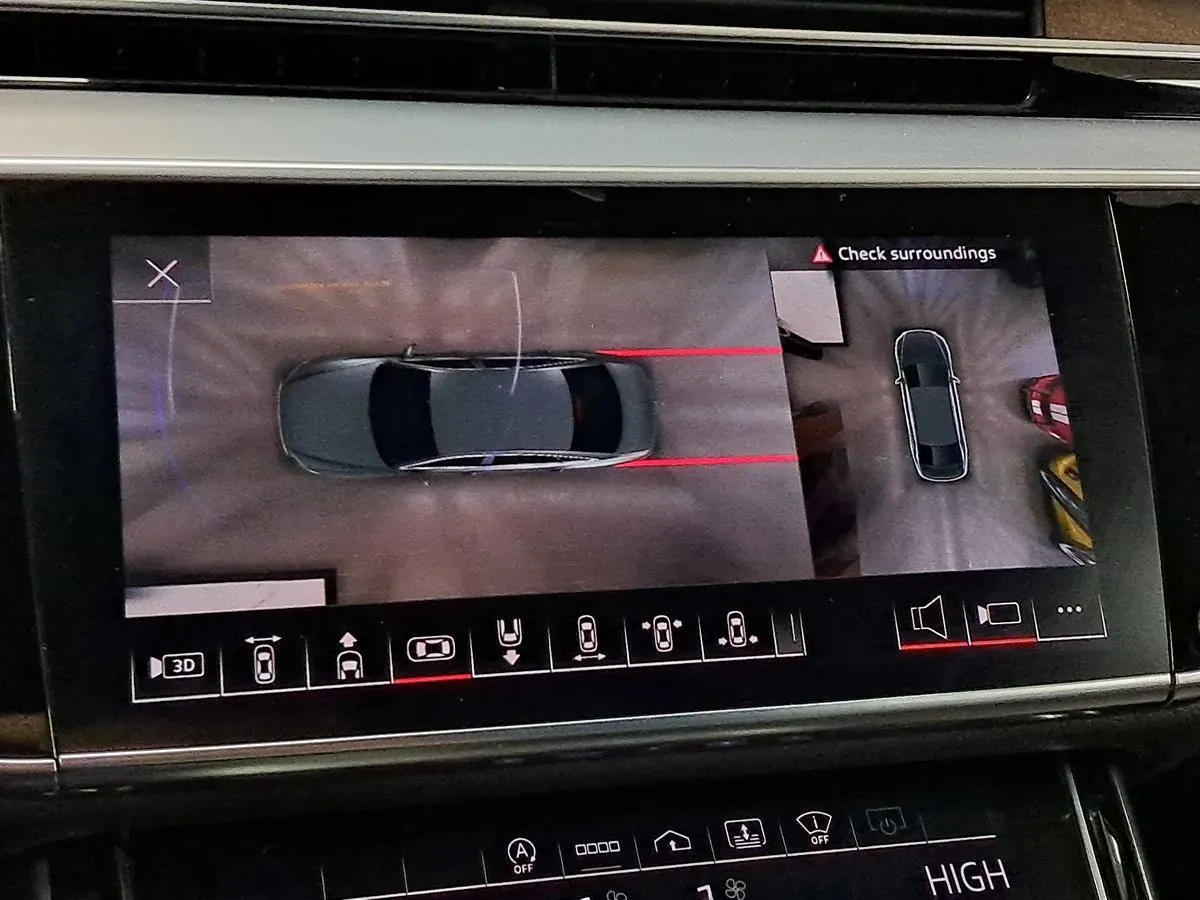 Audi A8 photo 35