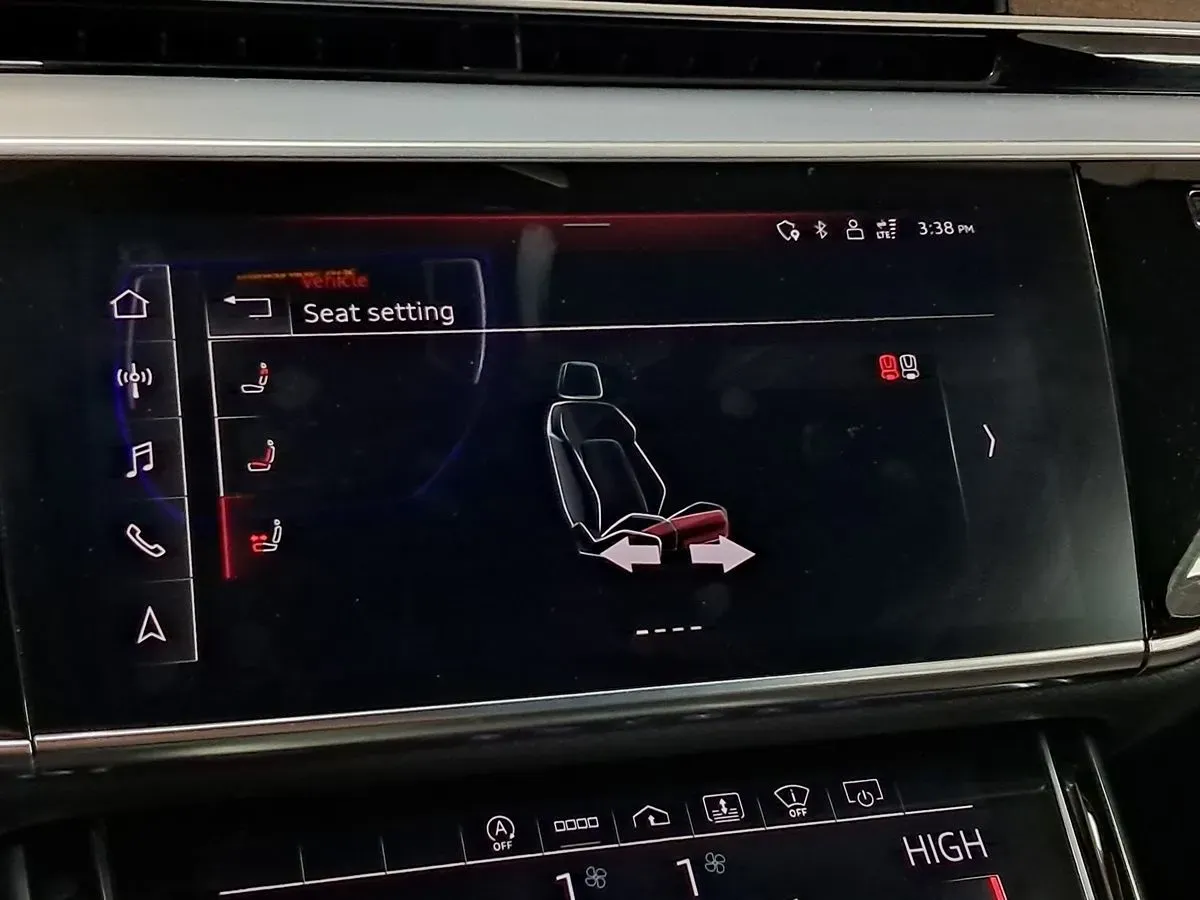 Audi A8 photo 42