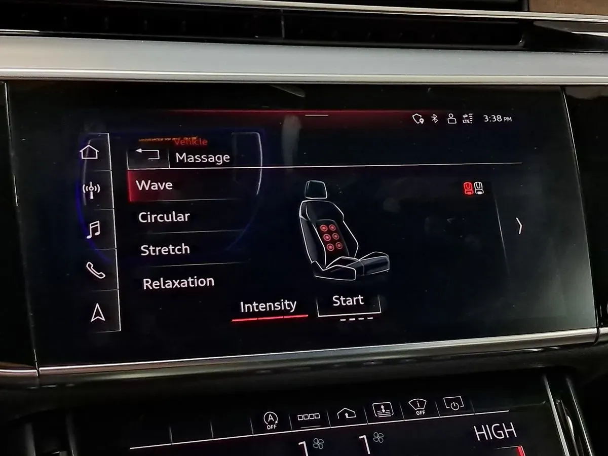 Audi A8 photo 36
