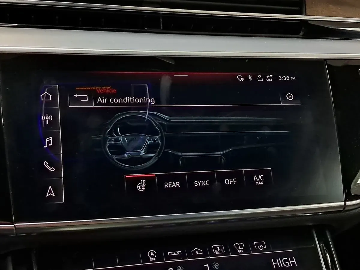 Audi A8 photo 37