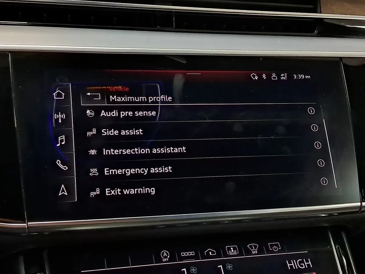 Audi A8 photo 39