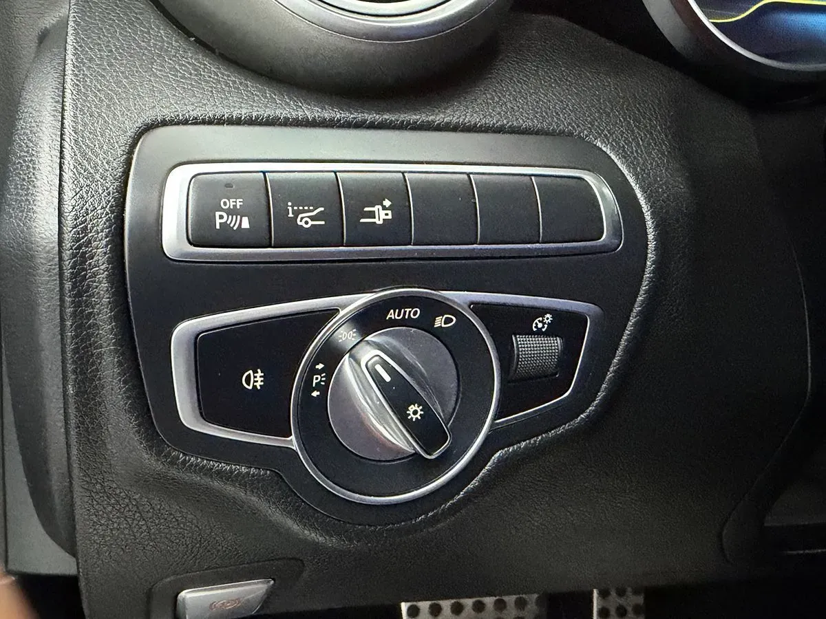 Mercedes-Benz C-Class photo 26