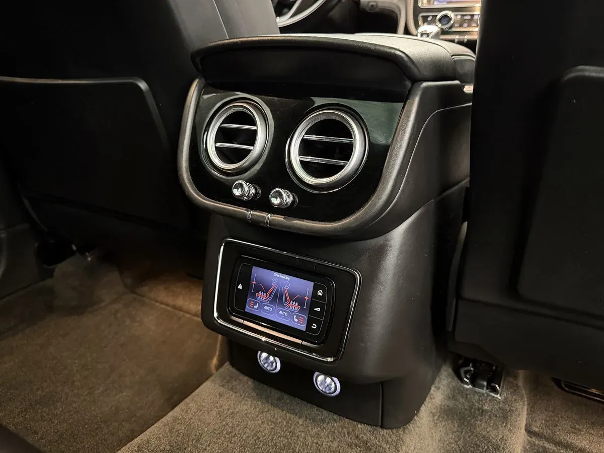 Bentley Bentayga photo 33