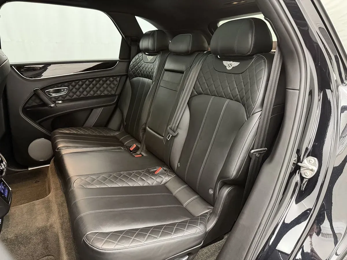 Bentley Bentayga photo 32