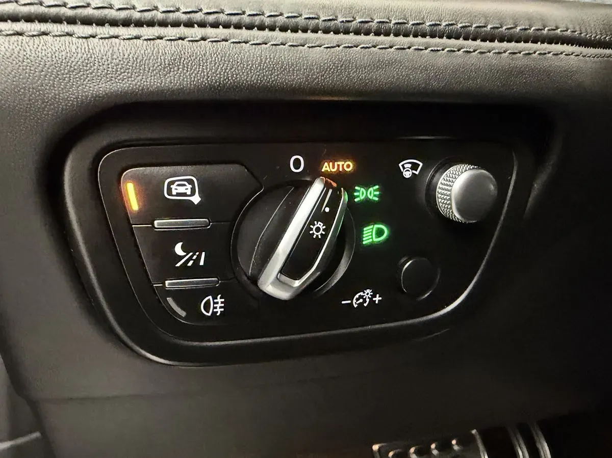 Bentley Bentayga photo 14