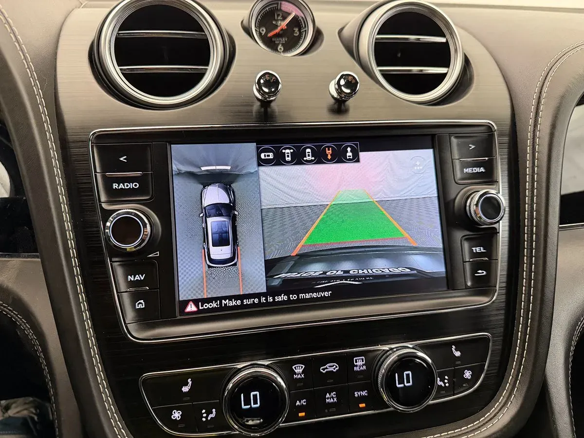 Bentley Bentayga photo 22
