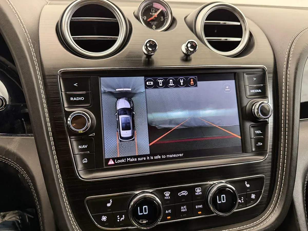 Bentley Bentayga photo 21