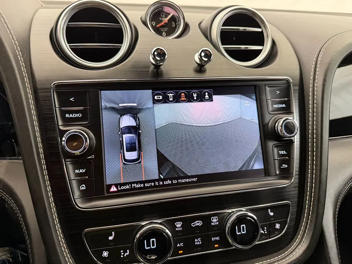 Bentley Bentayga photo 23