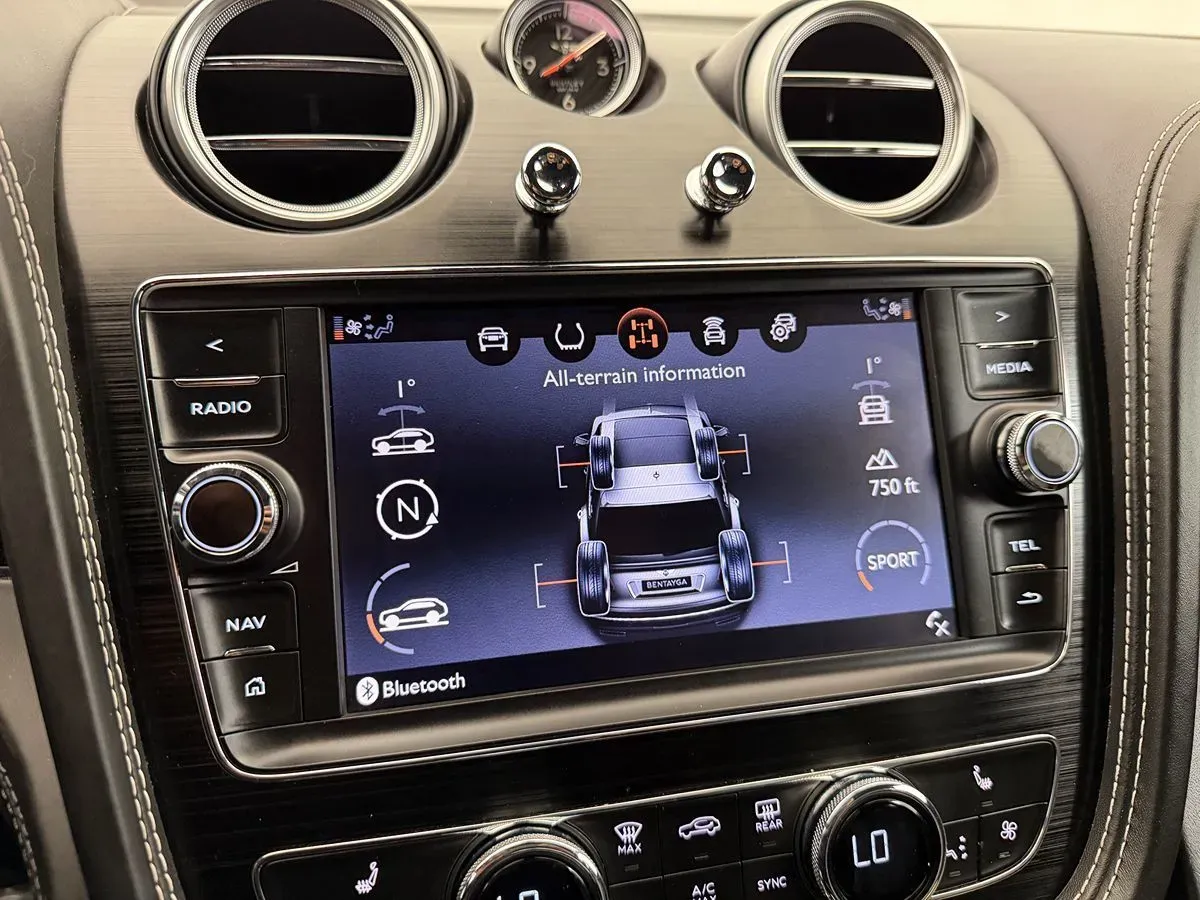 Bentley Bentayga photo 27