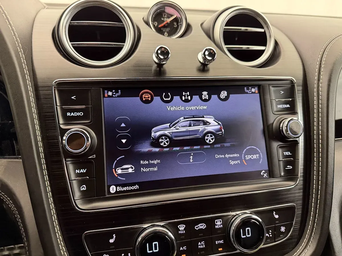 Bentley Bentayga photo 28