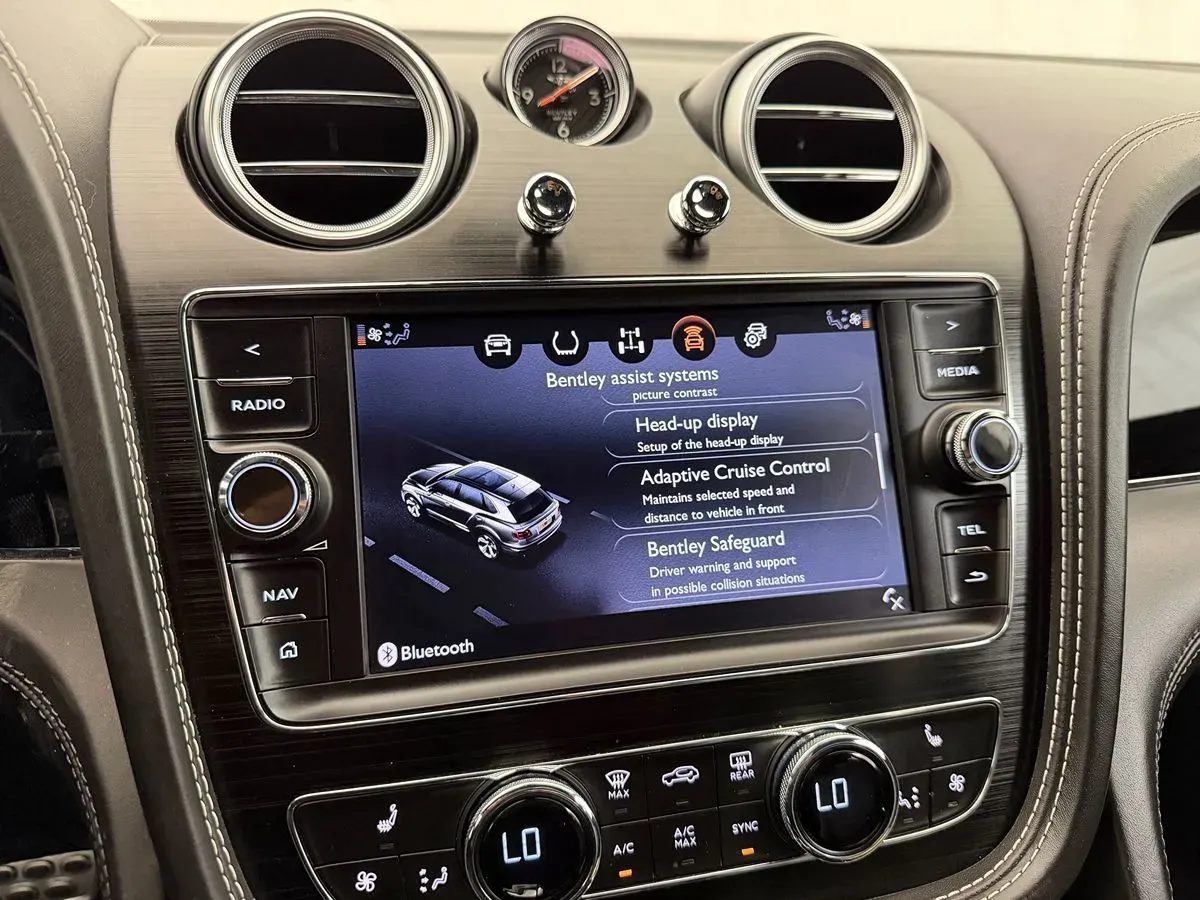 Bentley Bentayga photo 18