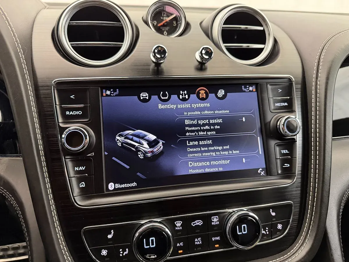 Bentley Bentayga photo 19