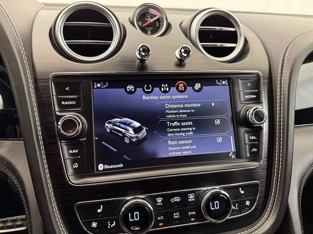 Bentley Bentayga photo 20