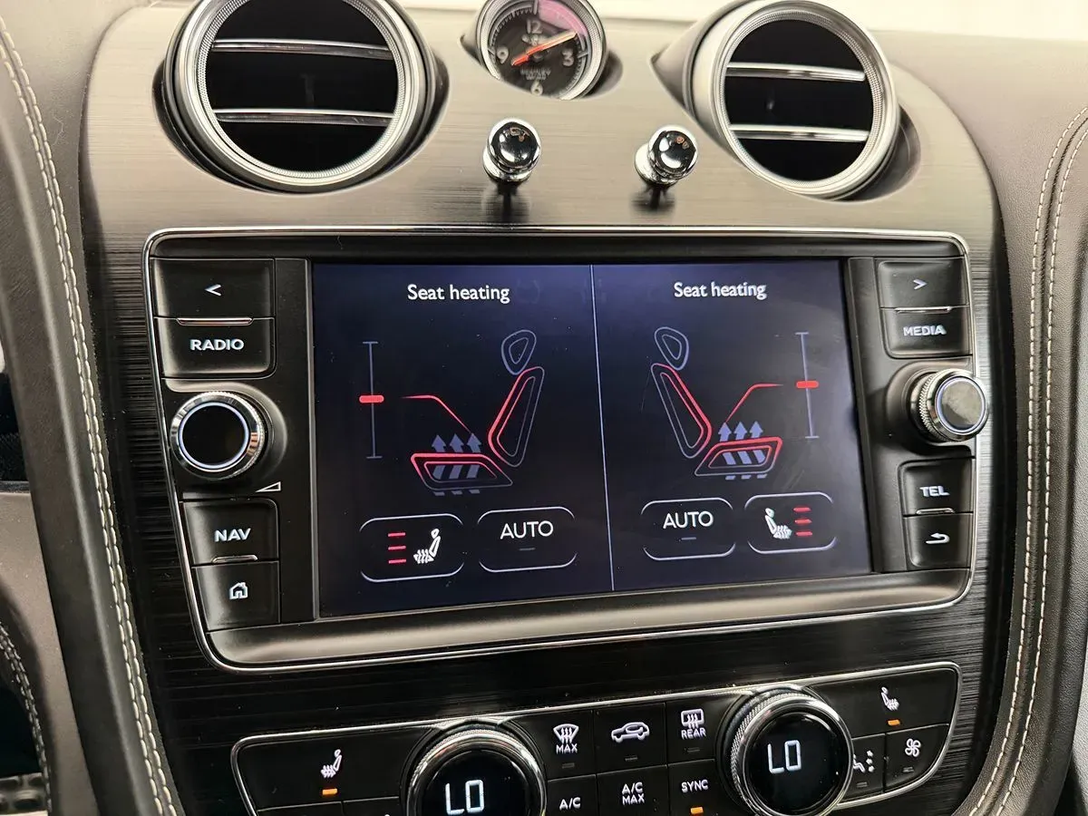 Bentley Bentayga photo 26