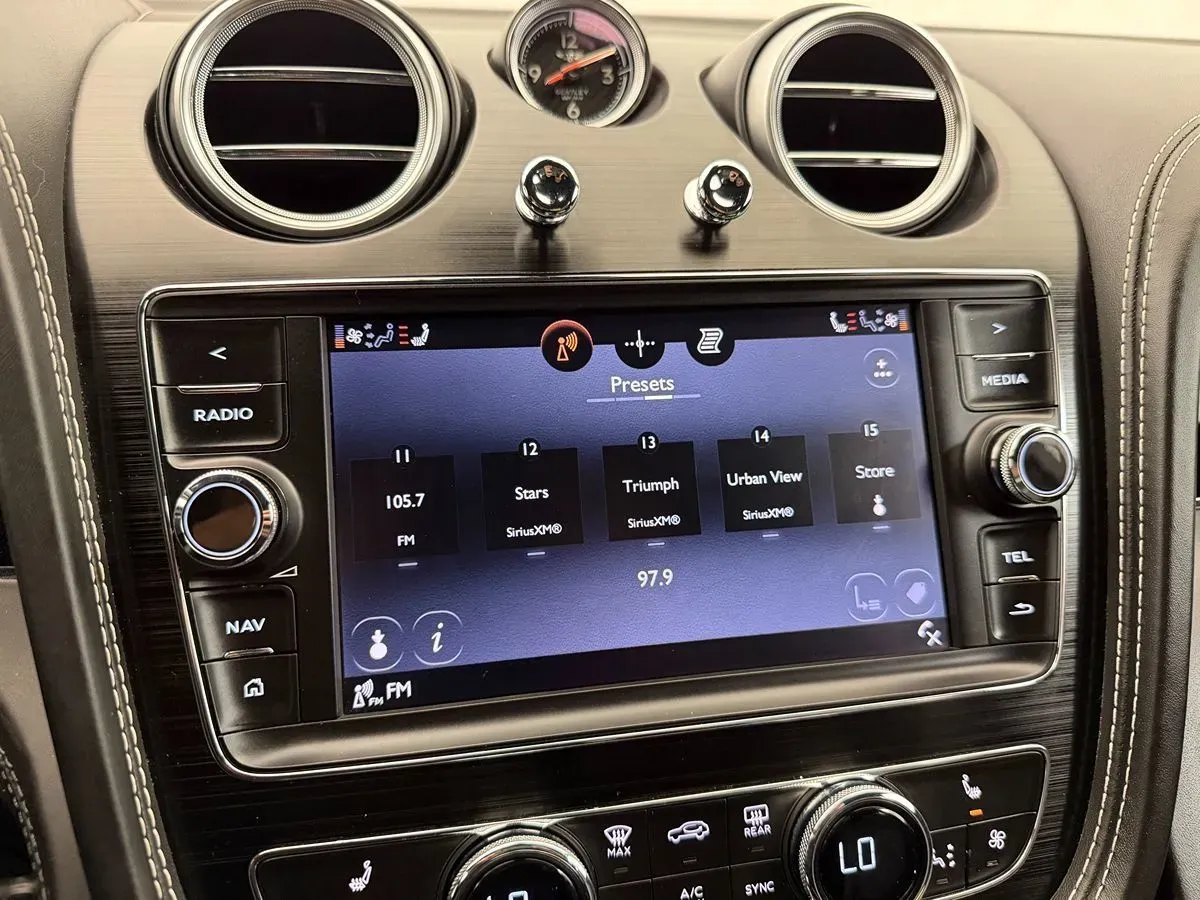 Bentley Bentayga photo 29