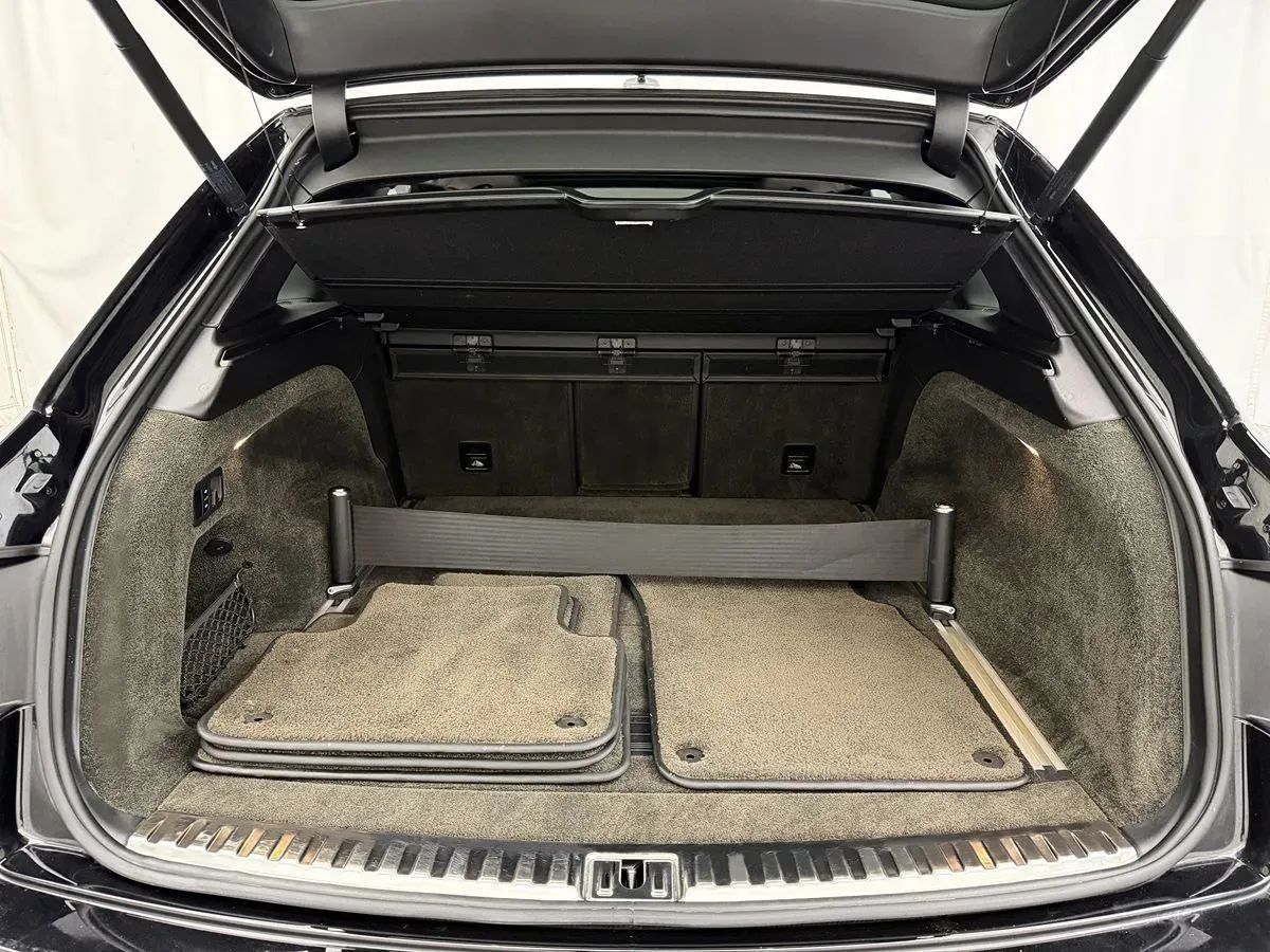 Bentley Bentayga photo 36