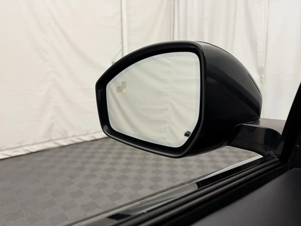 Land Rover Range Rover Velar photo 14