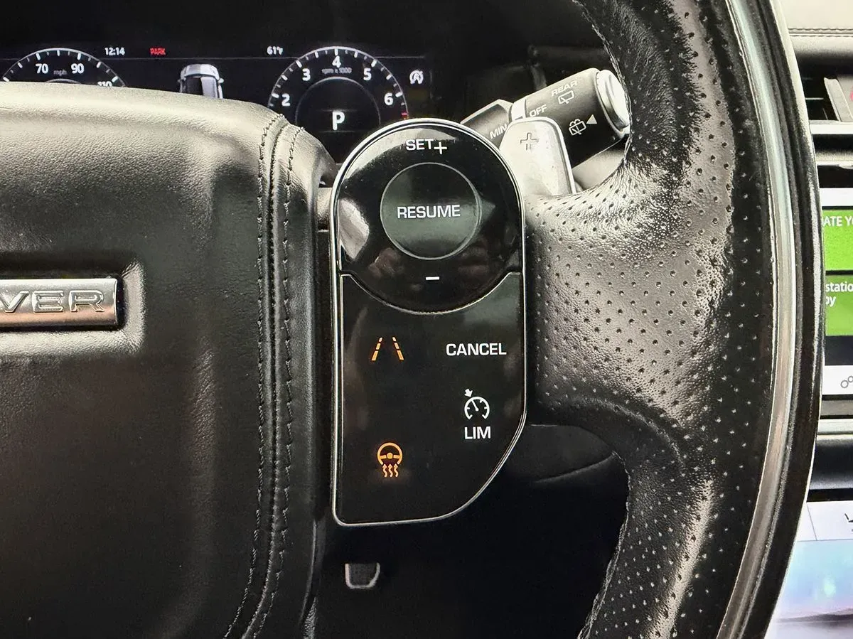 Land Rover Range Rover Velar photo 12