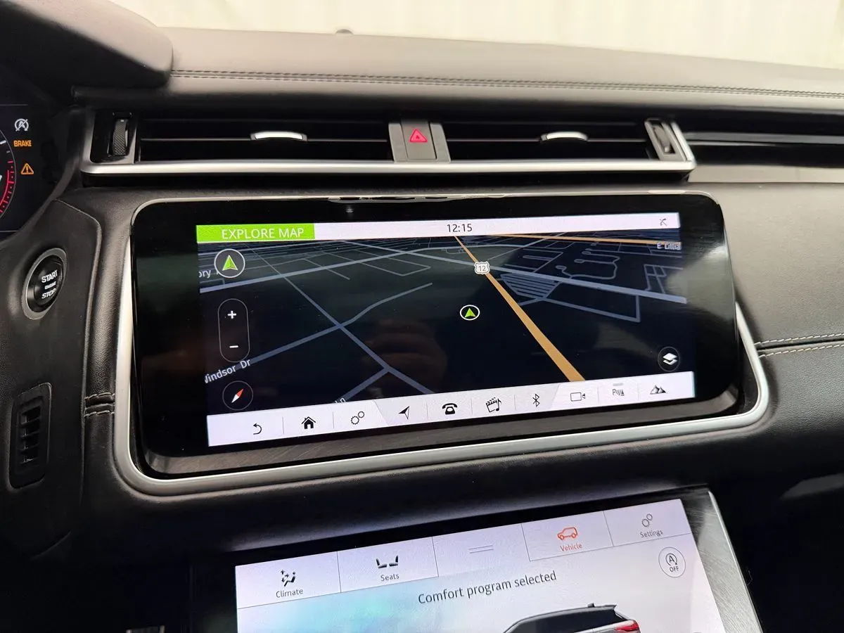 Land Rover Range Rover Velar photo 17