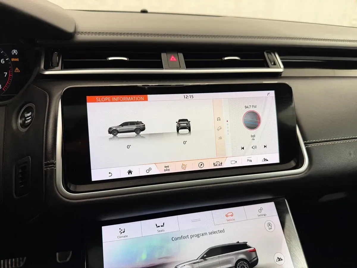 Land Rover Range Rover Velar photo 19