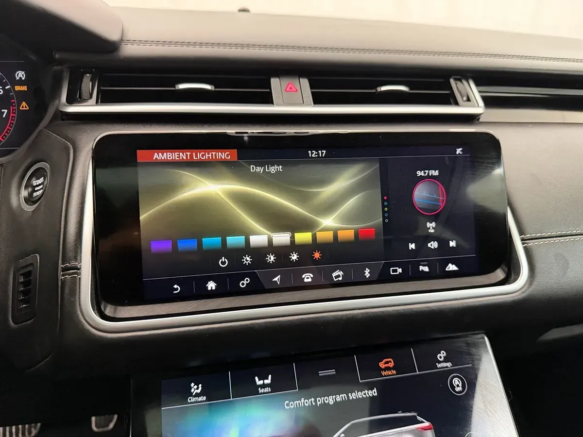 Land Rover Range Rover Velar photo 21
