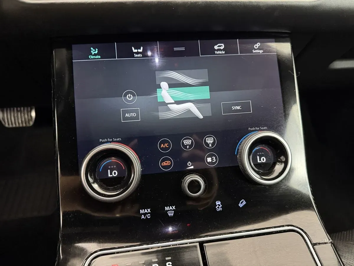 Land Rover Range Rover Velar photo 22