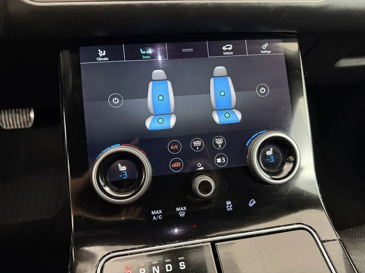 Land Rover Range Rover Velar photo 23