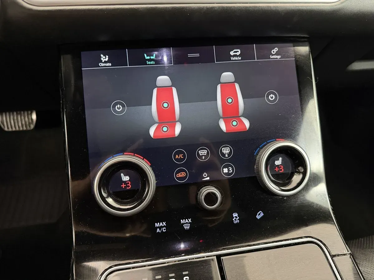 Land Rover Range Rover Velar photo 24