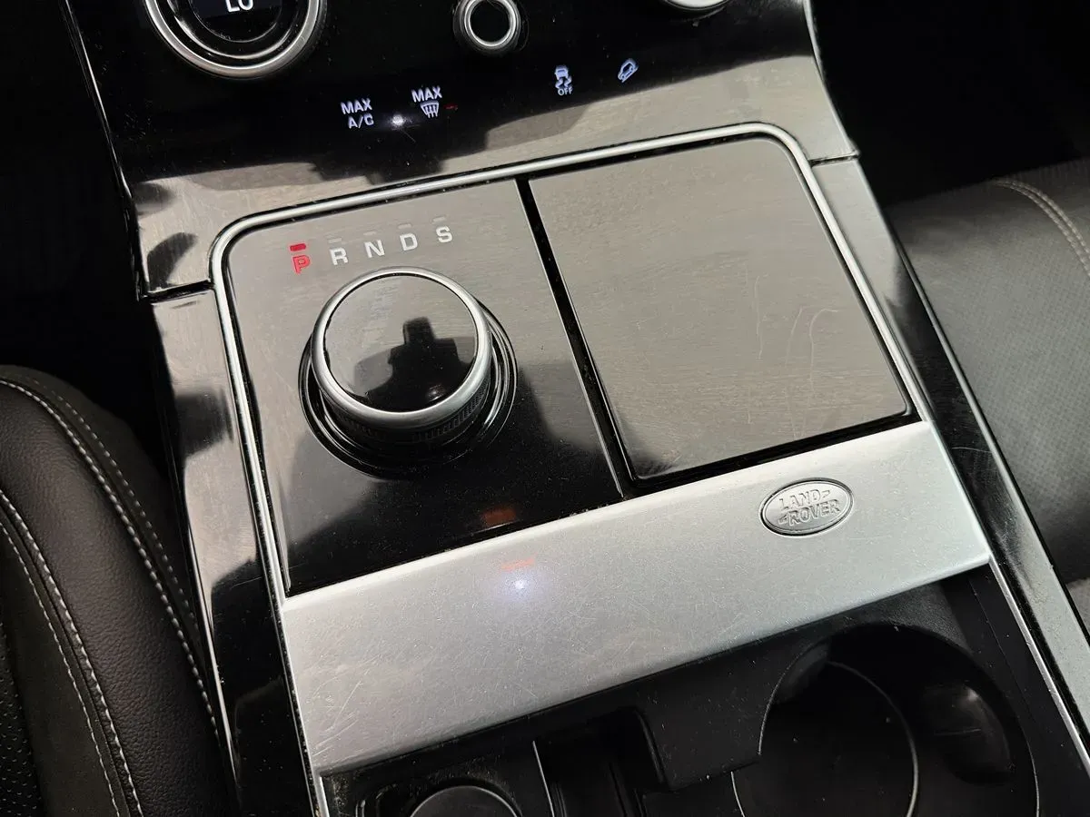 Land Rover Range Rover Velar photo 25