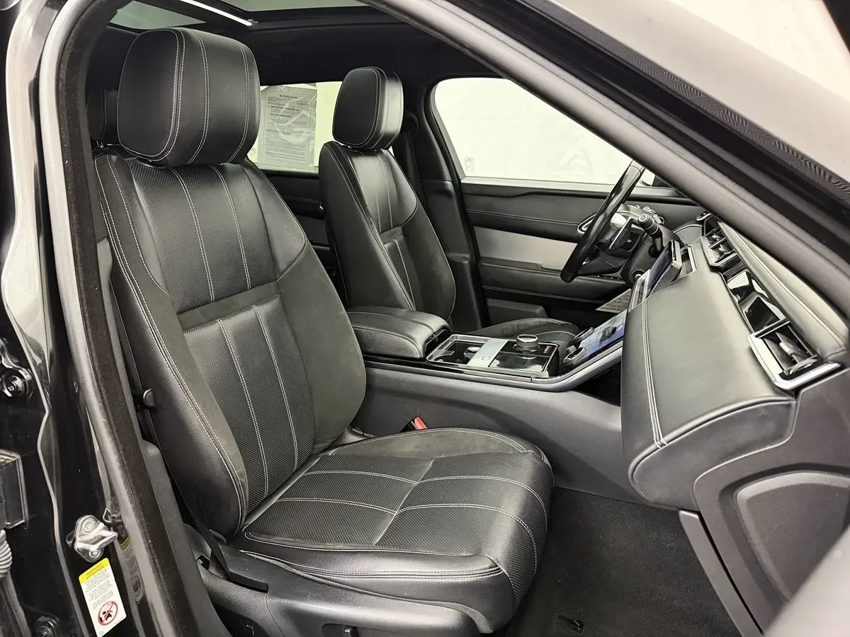 Land Rover Range Rover Velar photo 29