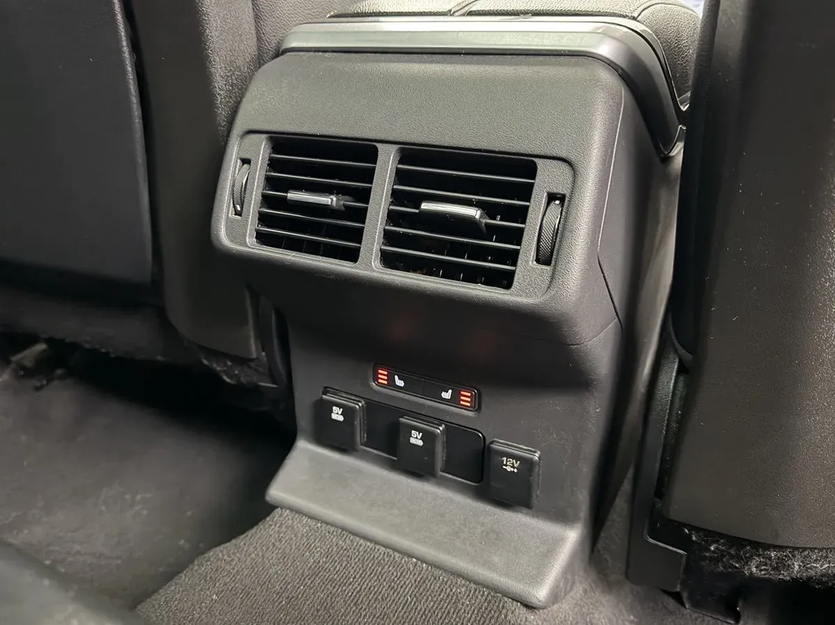 Land Rover Range Rover Velar photo 27