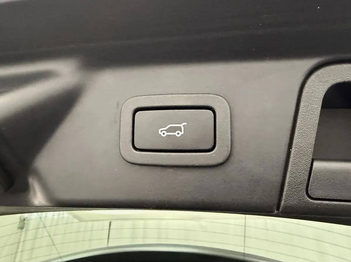 Land Rover Range Rover Velar photo 31