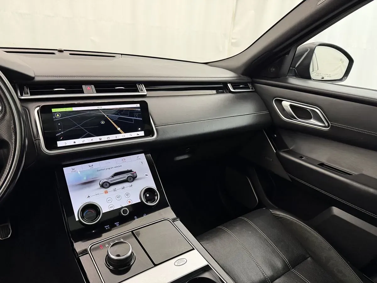 Land Rover Range Rover Velar photo 15