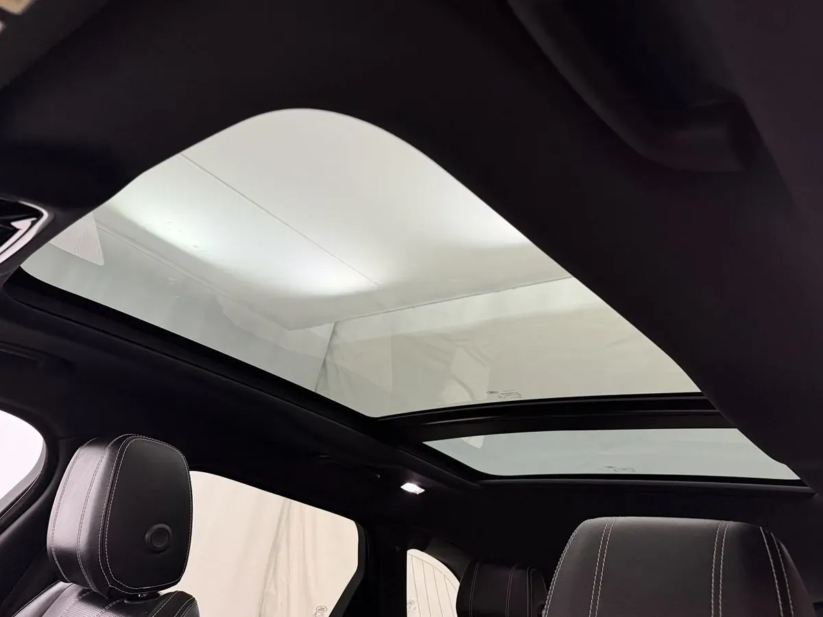 Land Rover Range Rover Velar photo 9