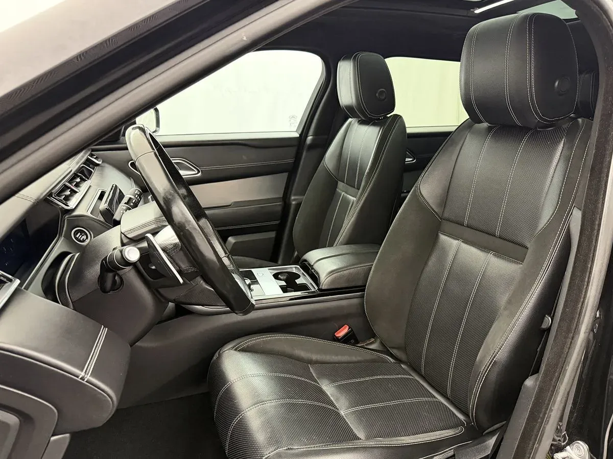 Land Rover Range Rover Velar photo 10