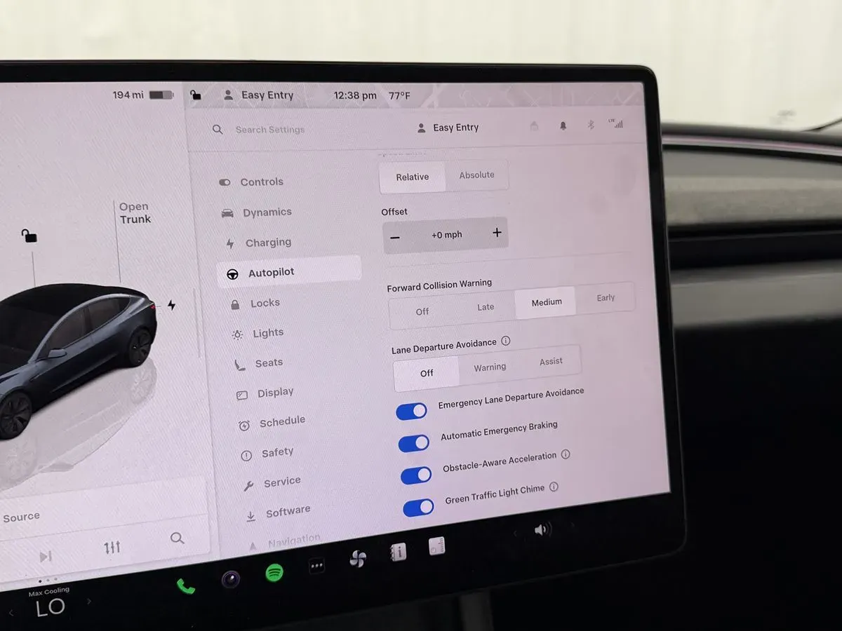 Tesla Model 3 photo 25