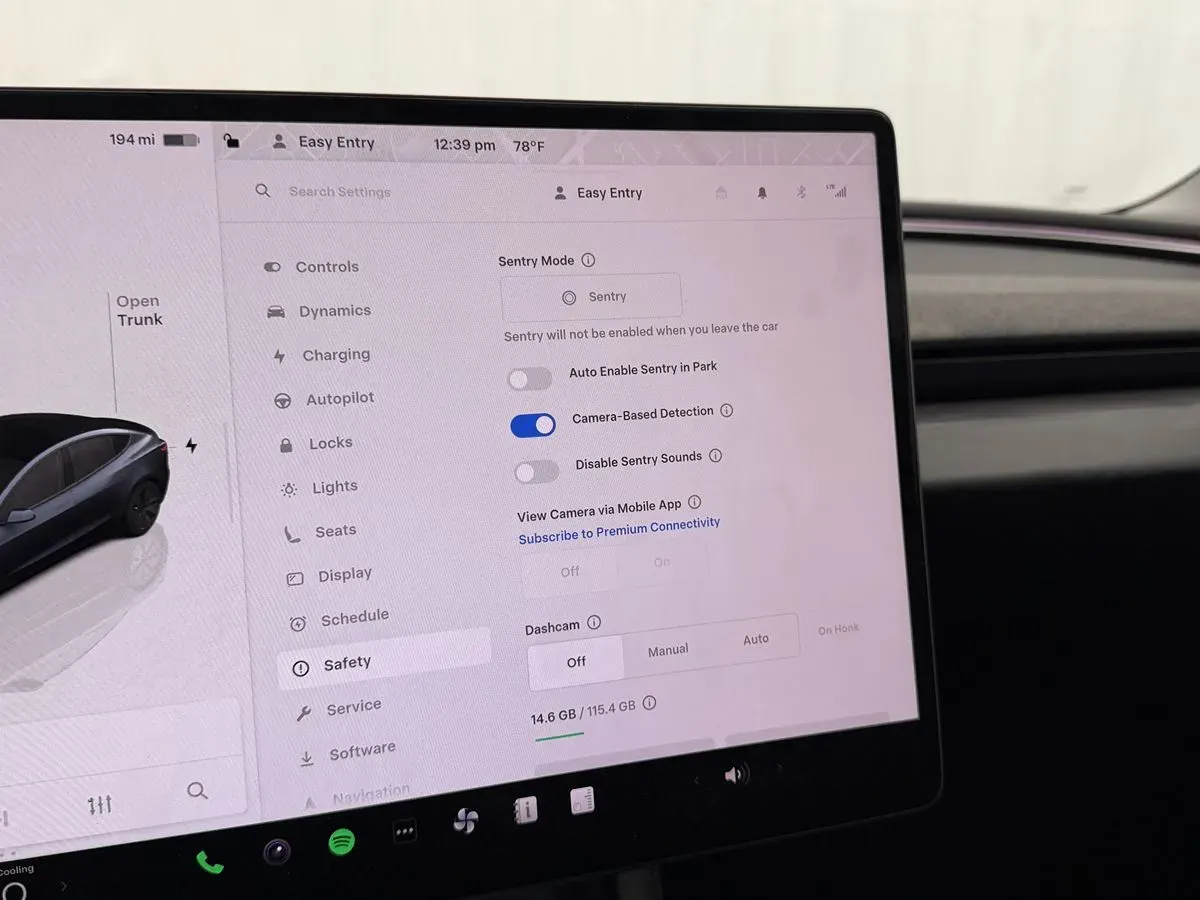 Tesla Model 3 photo 15