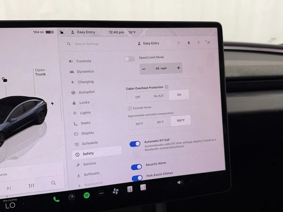 Tesla Model 3 photo 17