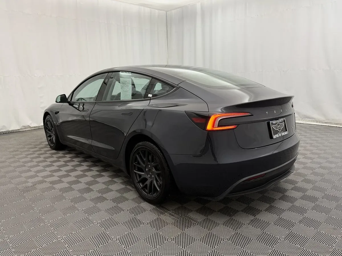Tesla Model 3 photo 7