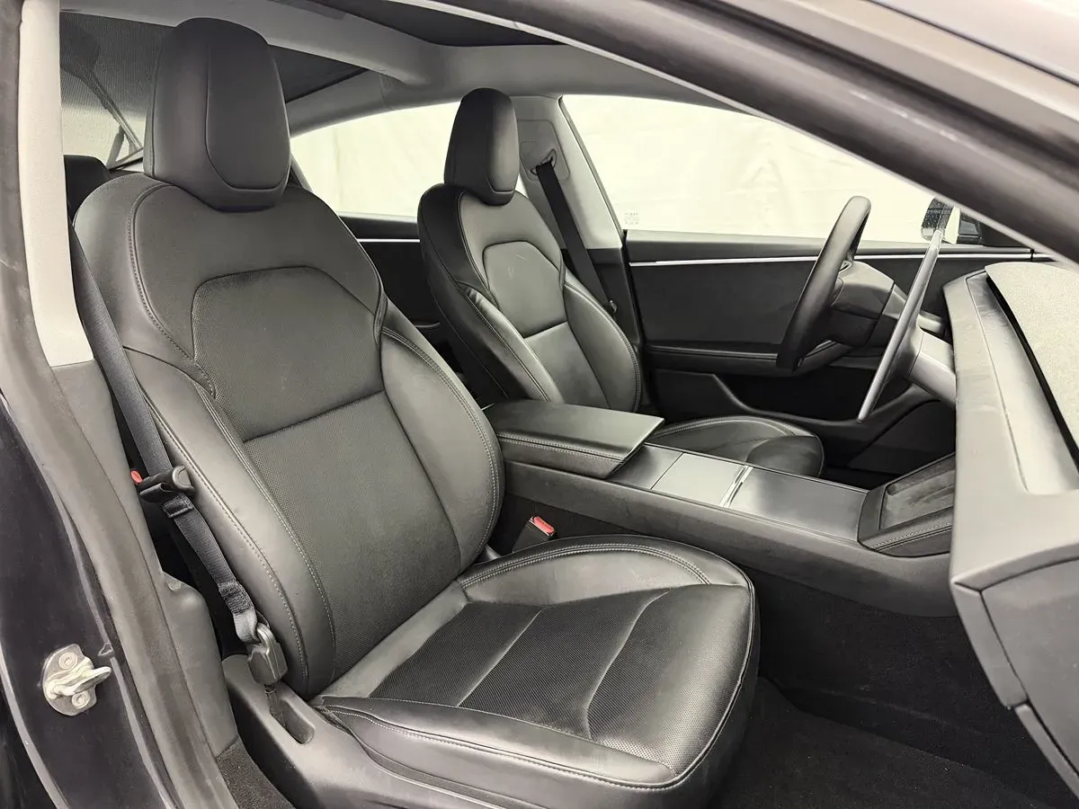 Tesla Model 3 photo 35