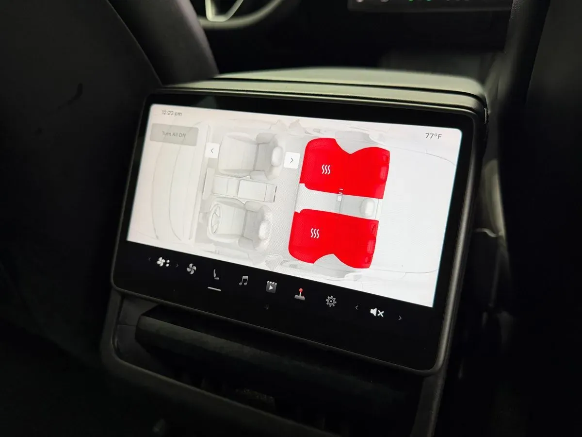 Tesla Model 3 photo 31