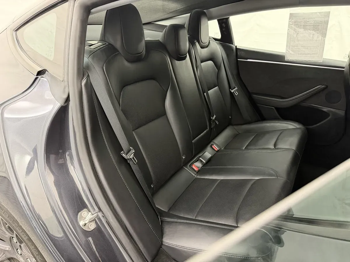Tesla Model 3 photo 34