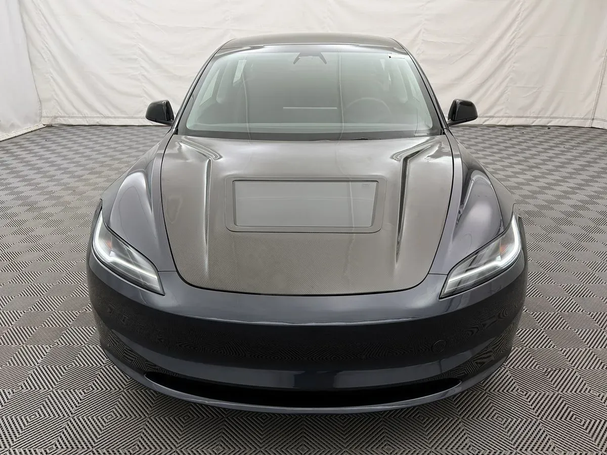 Tesla Model 3 photo 3