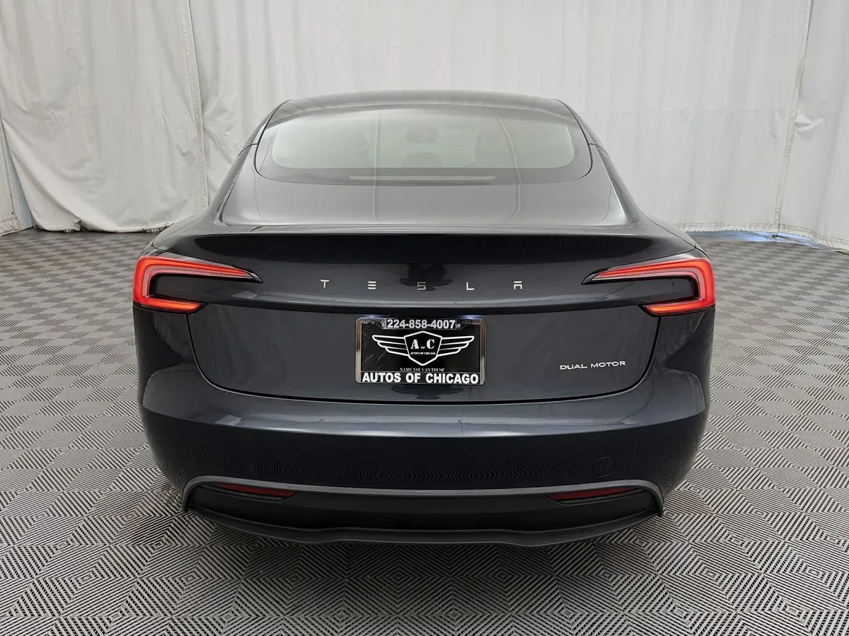 Tesla Model 3 photo 6